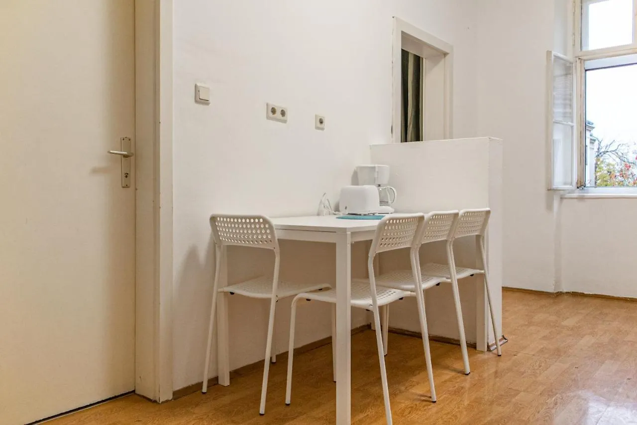 Apartment Spacious 2Br Apt.-Near Wiener Stadthalle Austria