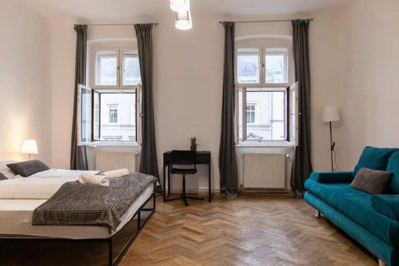Spacious 2Br Apt.-Near Wiener Stadthalle Apartment Vienna