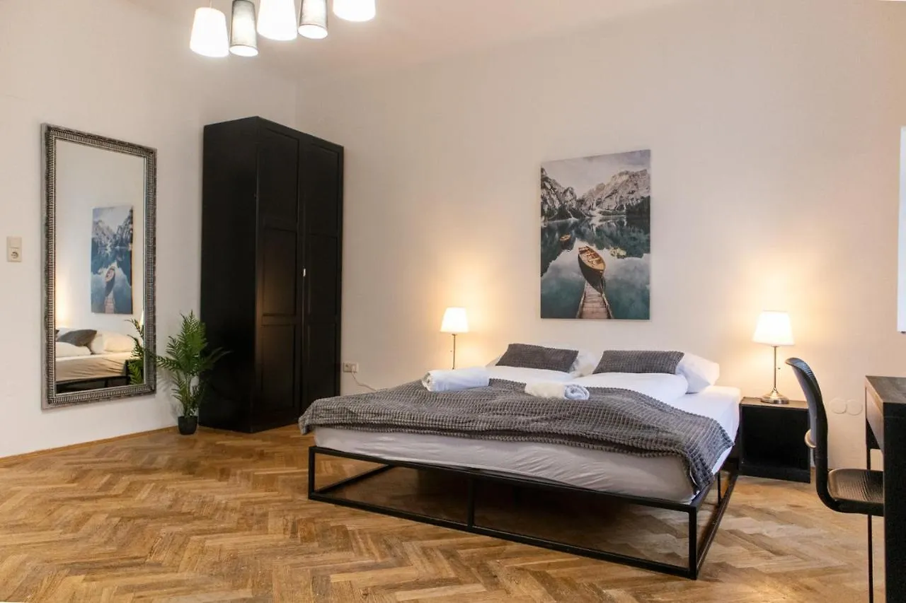 Spacious 2Br Apt.-Near Wiener Stadthalle Apartment