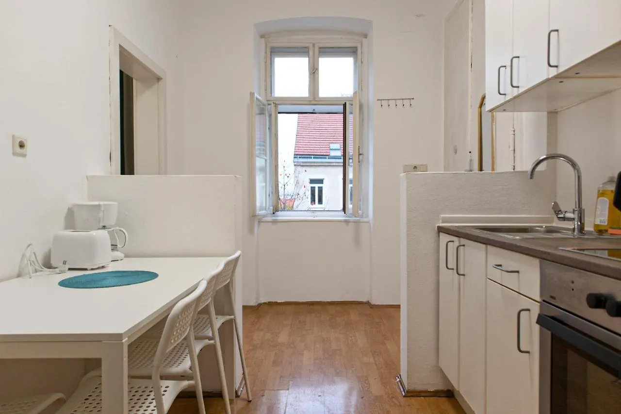 Spacious 2Br Apt.-Near Wiener Stadthalle アパート ウィーン